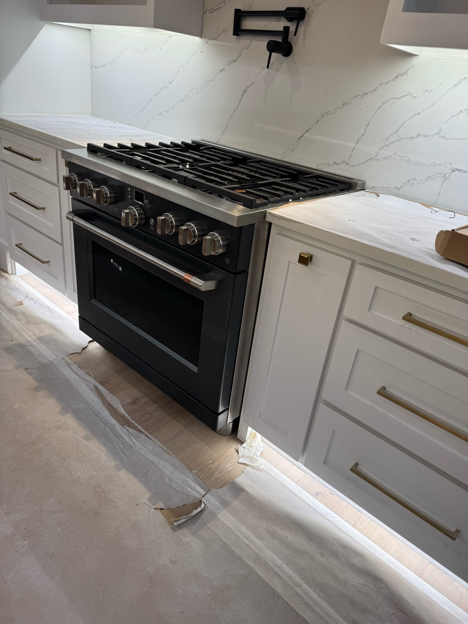 Dramatic pieces 😍 less than two weeks until move in 🎉

#home #newconstruction #customhome #homebuild 

#LTKHome