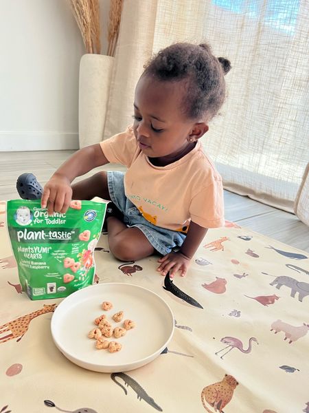 #AD I always have snacks on hand, lately my little gal has been loving @Gerber’s
Plant-tastic PlantsYUM! hearts made with real veggies & fruits and no added
sweeteners. Pick some up for your toddler on your next @Target run!
#AnythingForBaby #GerberBabyAtTarget #Target #TargetPartner