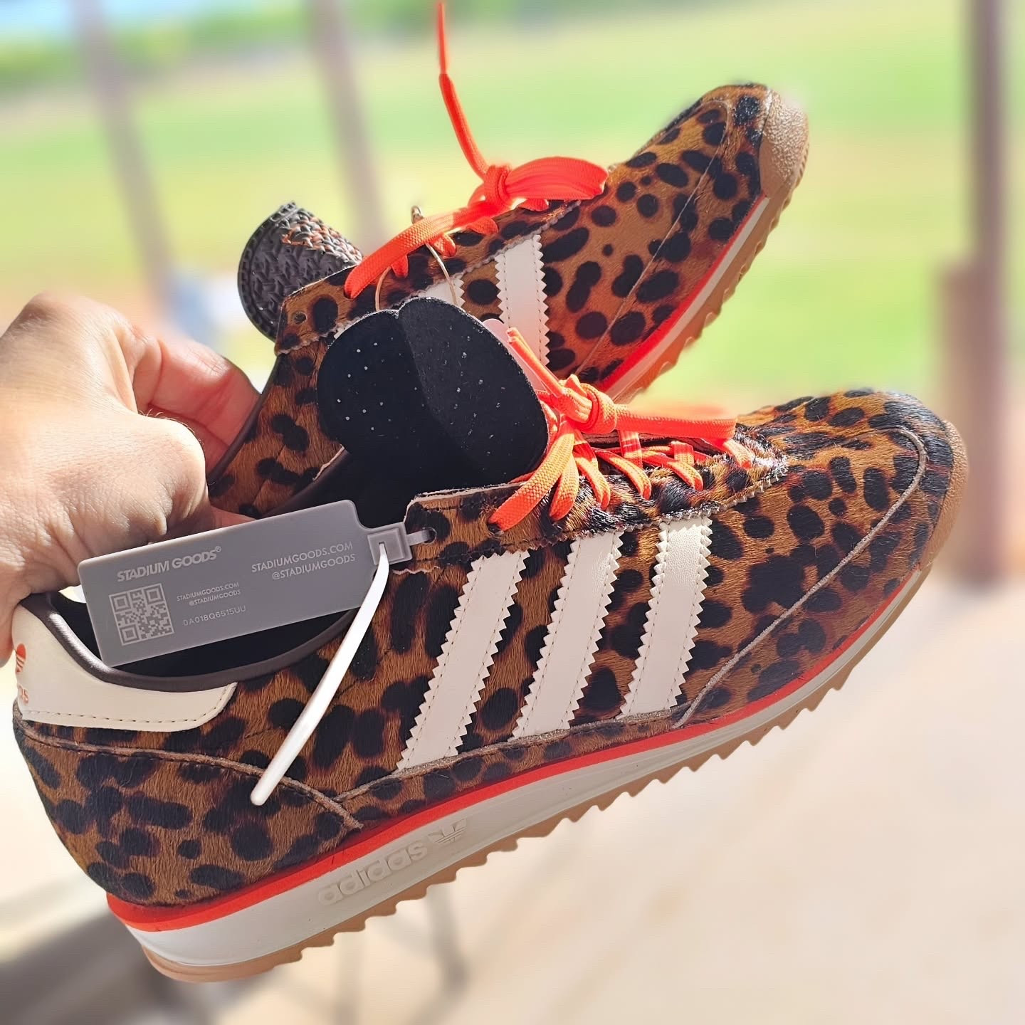 Oops, I did it again! I mean. It’s not my fault! @adidasoriginals just keeps making the cutest shoes!! And I just might love leopard 🐆 so much. I can't wait to wear these ALL the time!

#sneakers #fashionover40 #shoeporn #accessories #style