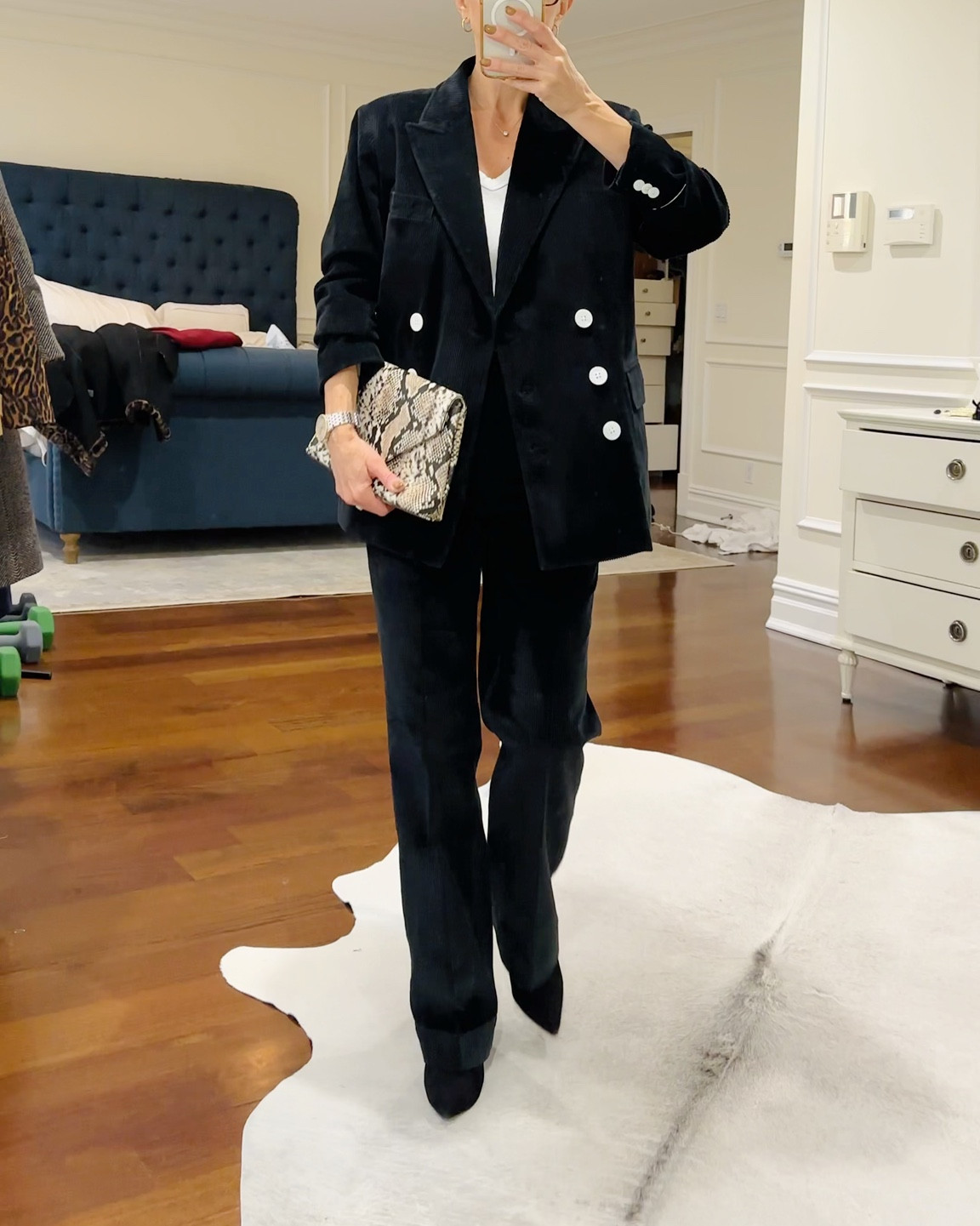 This corduroy blazer and trousers from the Alexa Chung x Madewell collab is such a cool look. I love the contrast of the large white buttons against the black blazer. 

Click on the links below to shop, unfortunately the pictures aren’t loading