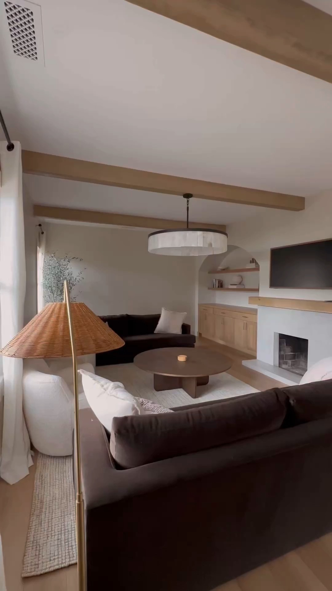 Bungalow living room details 