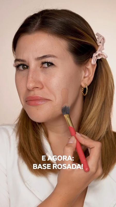 Nada de Pepa Pig, ein? Vamos corrigir essa base rosada demais com a colorimetria 💚

#LTKbeauty #LTKbrasil