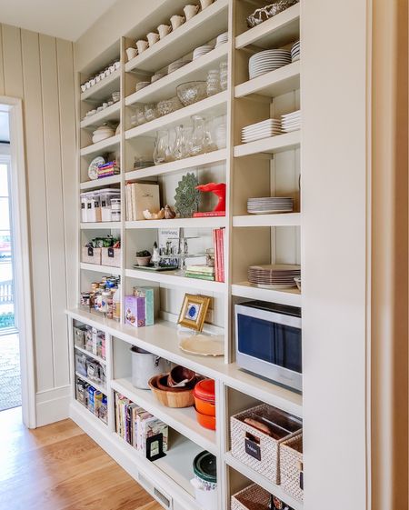 Throwback to one of our favorite spaces after unpacking into a new build! We thrive on helping you create order and beauty in your spaces especially during the chaos that is inherent to a move. 

Places like this built-in butler's pantry are perfect for showing things off in a way that is both pretty to look at and functional to use! And it's always delightful to have this kind of storage available to us when we get people settled in!