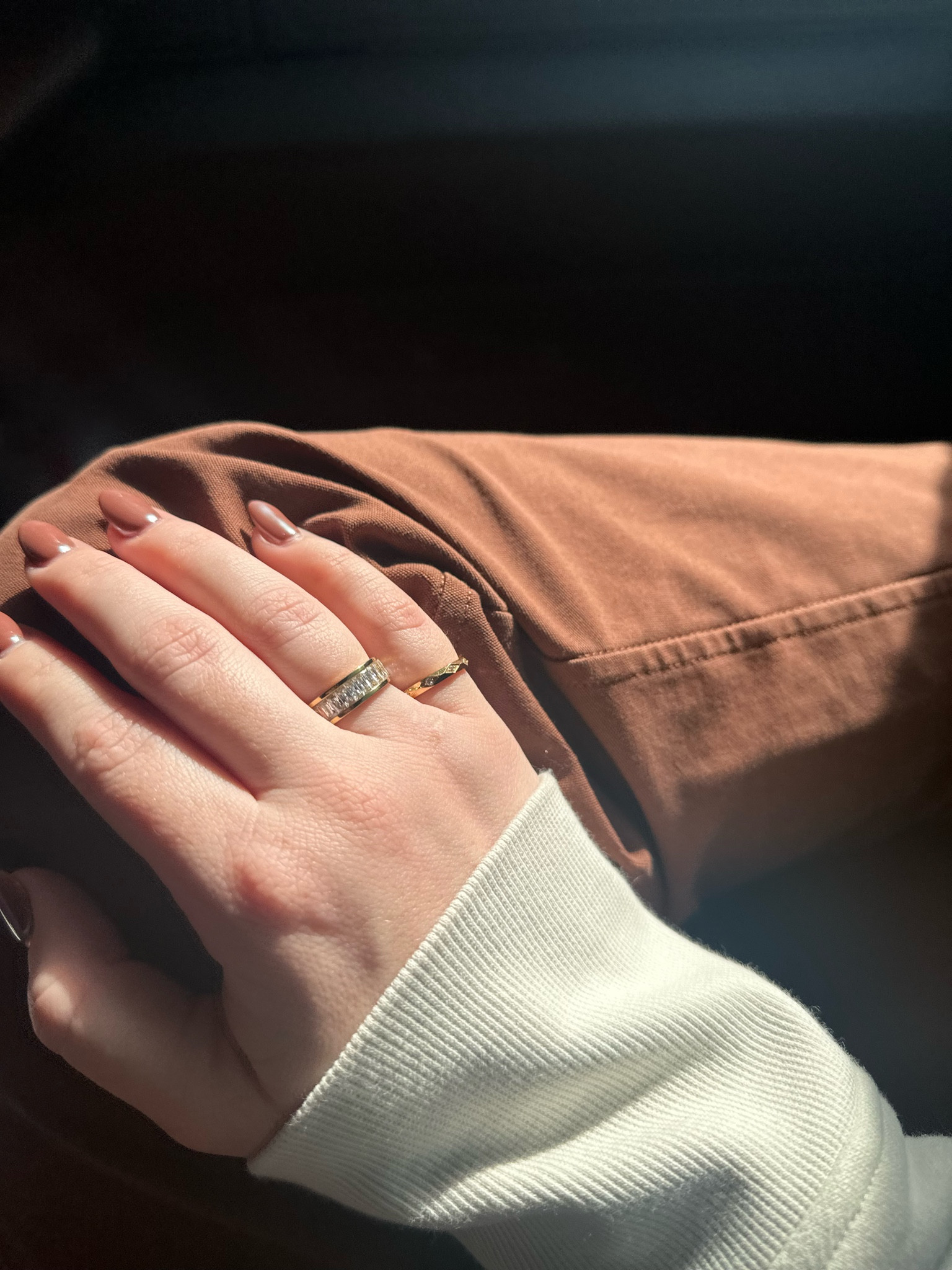 Can we take a moment to appreciate these rings? Obsessed is an understatement! I’m in love with every detail—just the right mix of style and personality. Shout out to Ellie Vail Jewelry for having such gorgeous pieces. 💍✨ 
