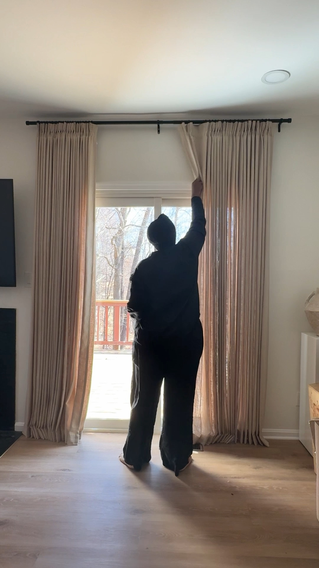 As a 39-year-old mom, peace at home is not optional. This reset was about creating a space that works for real life #MomHomeLife #HomeResetIdeas #LTKHomeDecor #SimpleHomeStyle #RelaxedLiving #MomLifestyle #NeutralVibes #CozyHomeDetails #ChillHome #RealLifeHome

#LTKmorningroutine #LTKHome #LTKdayinmylife