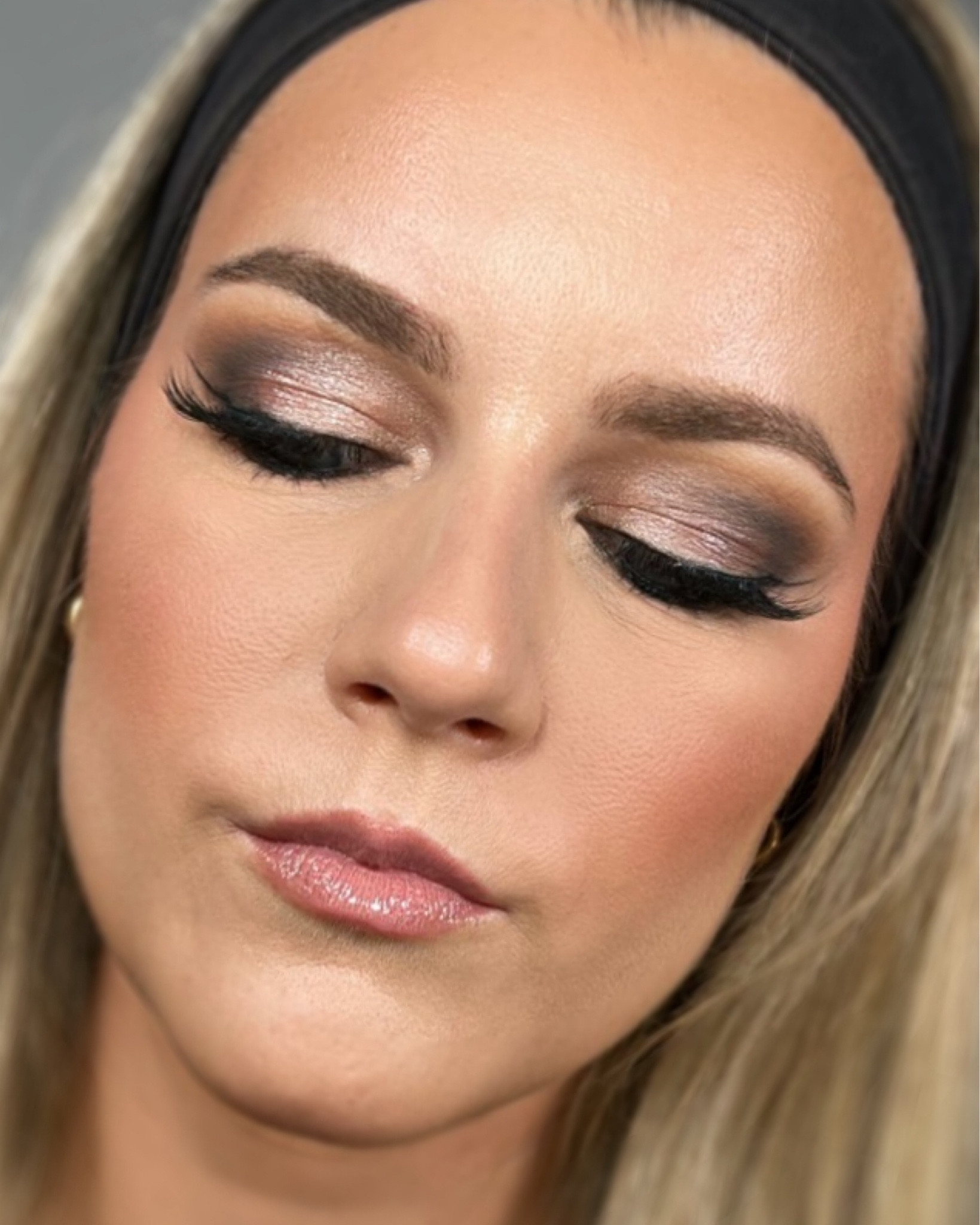 Smokey glam for the weekend! 
Full tutorial on my LTK 😊
#smokeyeye#smokeyeyeshadow#glammakeup#glamweddingmakeup#fallmakeup

#LTKStyleTip #LTKBeauty #LTKFallSale