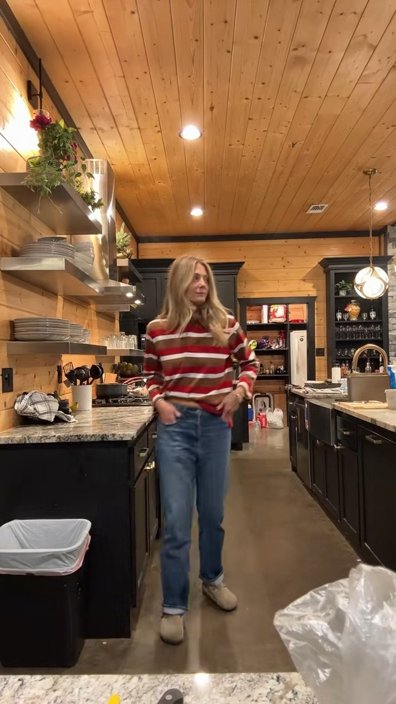 Scored this shirt on major sale under $40! Also obsessed with this crop band for all my shirts and sweaters 

#LTKFindsUnder50 #LTKootd #LTKmomlife