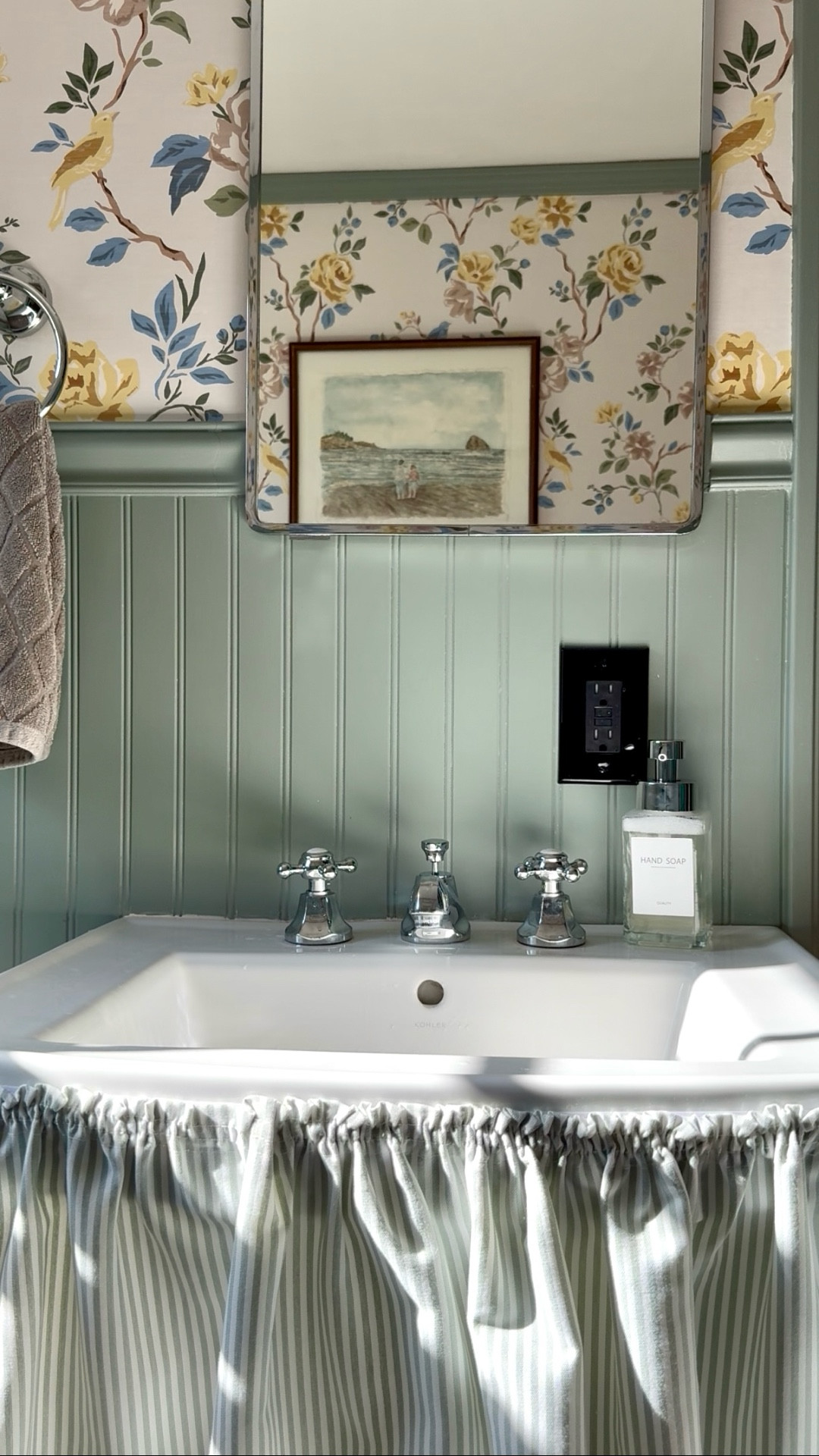 I had a lot of problems with this sink not draining and a plumber told me it was partly the soap. So I’ve tried foaming and it’s been better, but this plastic one was not cutting it. Finally found a nice glass one with a polished metal, foaming top!

#LTKHome