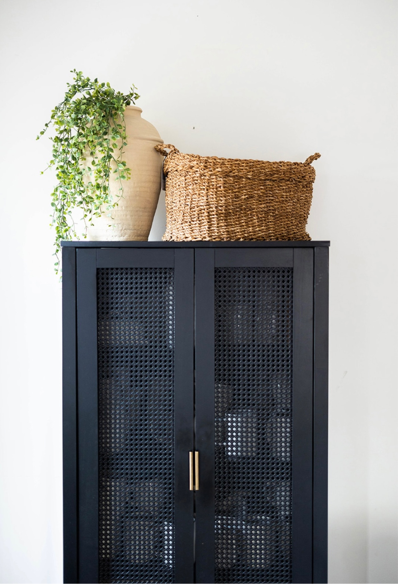 Spring decor // Home decor // Living room // Cabinet

#LTKhome #LTKSeasonal #LTKstyletip