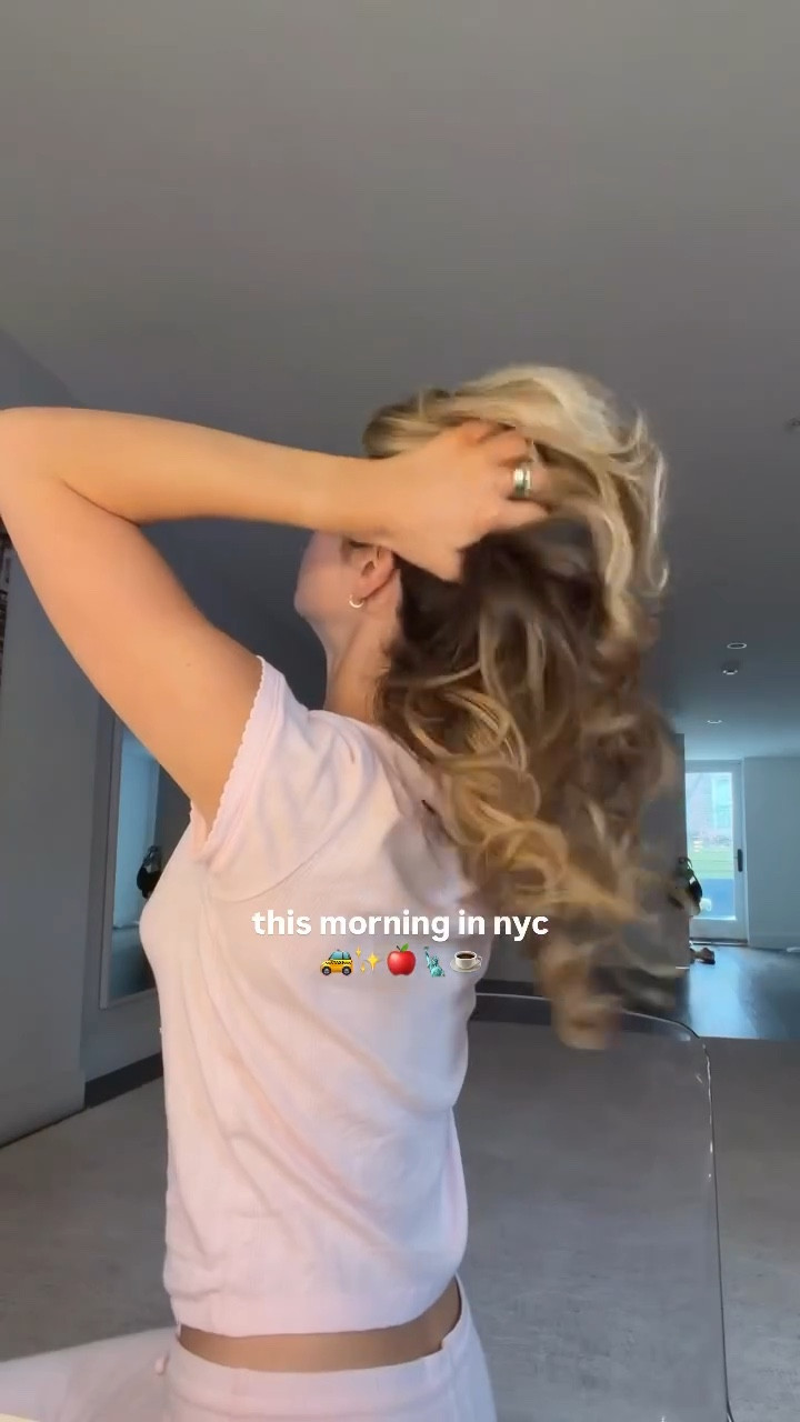 this morning in nyc 🚕🍎☕️ 

 