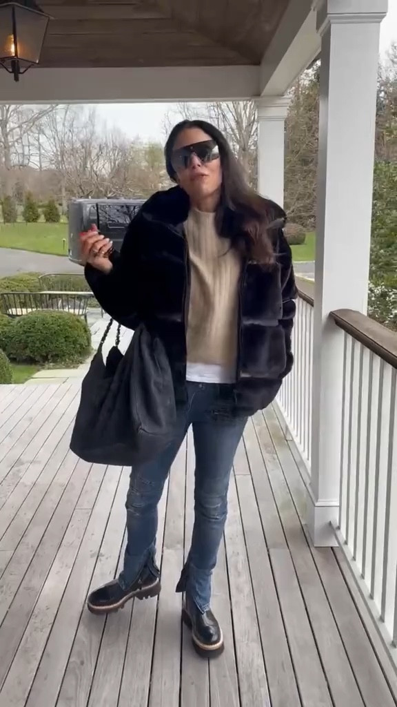 Quick fit check! Linked similar jeans, jacket and sweater 🖤