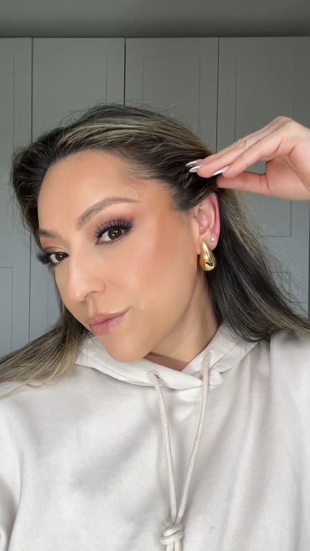 Makeup mistakes that age your face Part 2: Contour Placement ❤️

Try out this easy makeup hack, perfect for mature skin and mamas over 30🙌

I love how something as simple as where you place your contour can instantly lift your face! 

Linking my fave makeup products and tools! These are my go to for achieving a glowy look😌💕 



Easy makeup, simple makeup, makeup essentials, makeup must haves, holiday makeup, Christmas makeup, makeup tutorial, makeup for mature skin, makeup that ages you, instant face lift, makeup facelift hack, moms over 30, moms over 34, moms over 40, how to contour, best contour, contour hack, cream contour, Karla Kazemi, Latina.

#LTKHoliday #LTKVideo #LTKbeauty