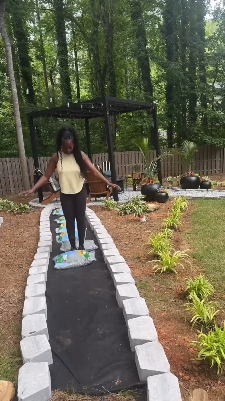 📍Moving right along in this series, welcome back to The Guide to Glow Up Episode 3: DIY Stone Pathways💁🏿‍♀️These are really easy and the hardest part is actually just bring rocks from the car to the backyard. But they finish off a firepit, patio, or garden area really nicely. 

Would you do this? Let me know if you have any questions!