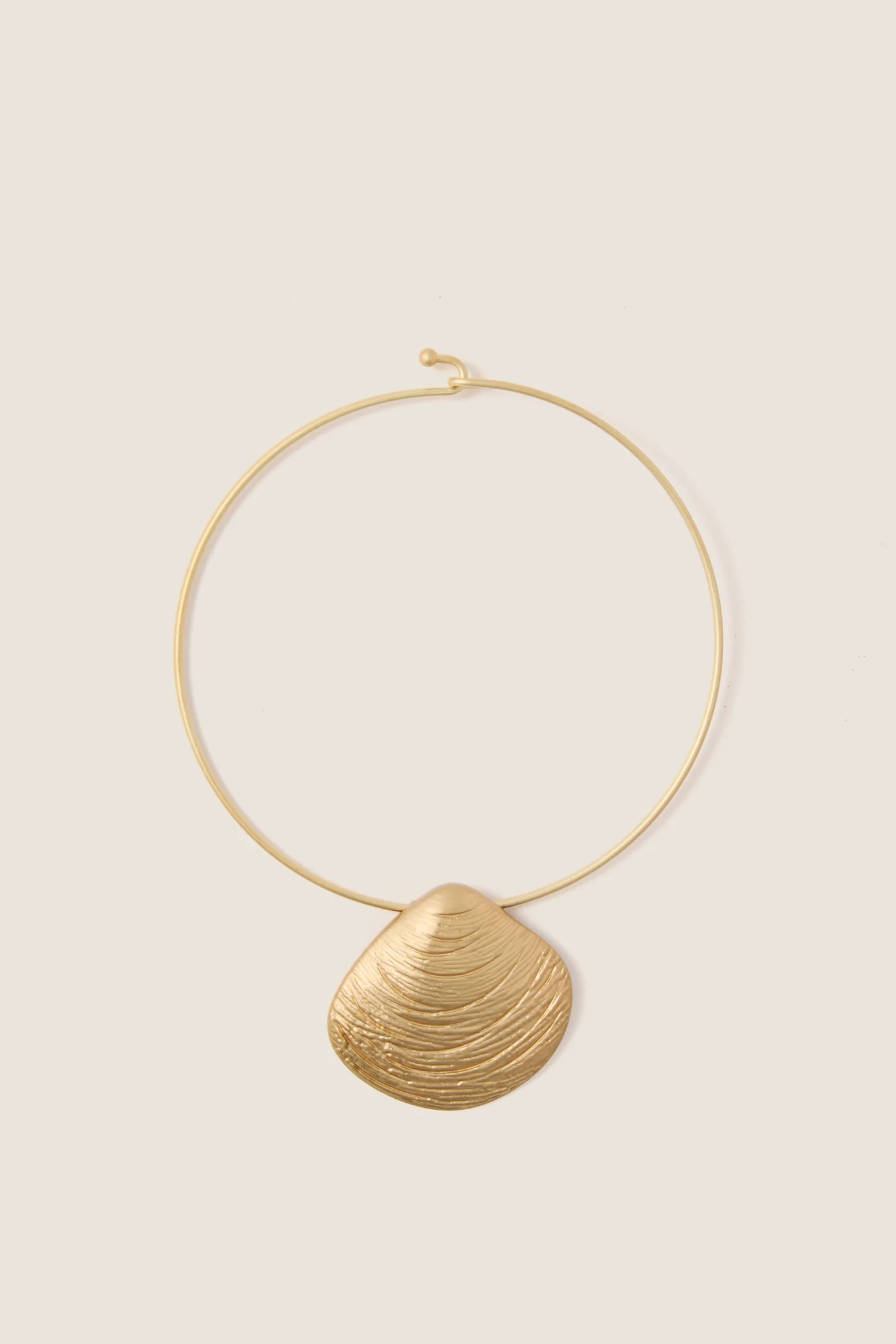 Gold Clam Shell Lillian Necklace | Tuckernuck (US)