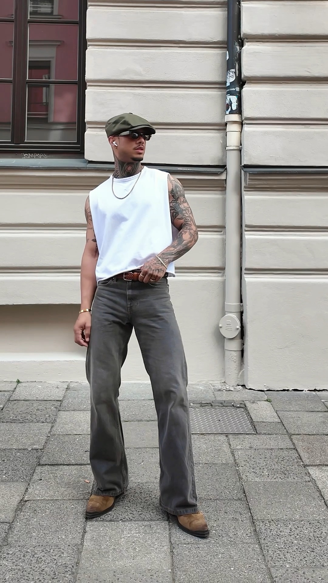 Bootcut jeans und cowboy Stiefel #bootcut #boots #flaredjeans #jeans

#LTKstyletip #LTKdeutschland #LTKherren