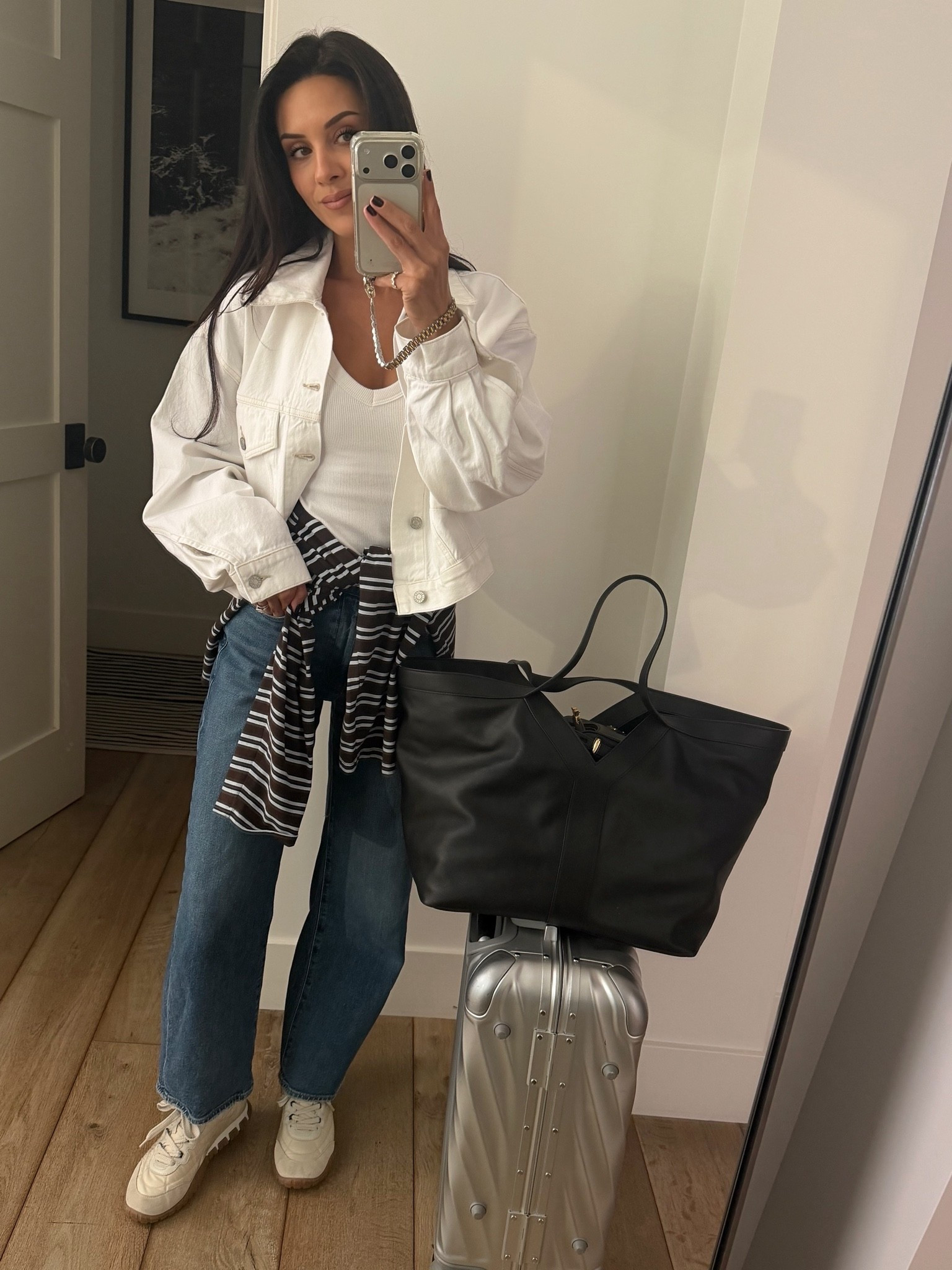 Another easy travel style look, and some of my go to staples🙌🏼

#LTKmomlife #LTKgrwm #LTKootd