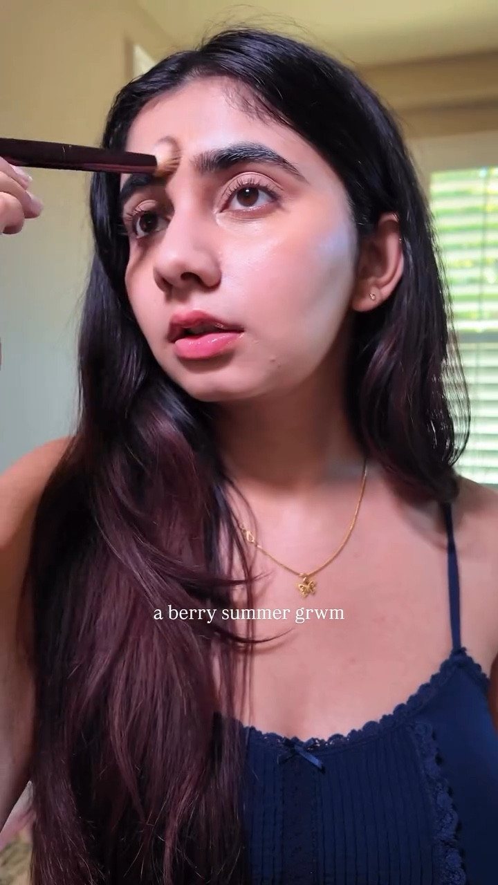 lil grwm🦋

@elfcosmetics color corrector
@age20s_global ’S cushion foundation
@makeupforever concealer
@hudabeauty easy bake ube
@kajabeauty blush bar balm
@laneige_us lip glaze craze
@beaubble mascara
@dalba_piedmont @dalba_global first serum mist

#beauty #makeuptutorial #easymakeup #easymakeuptutorial #summermakeup #summergrwm #beautytok #schoolmakeup