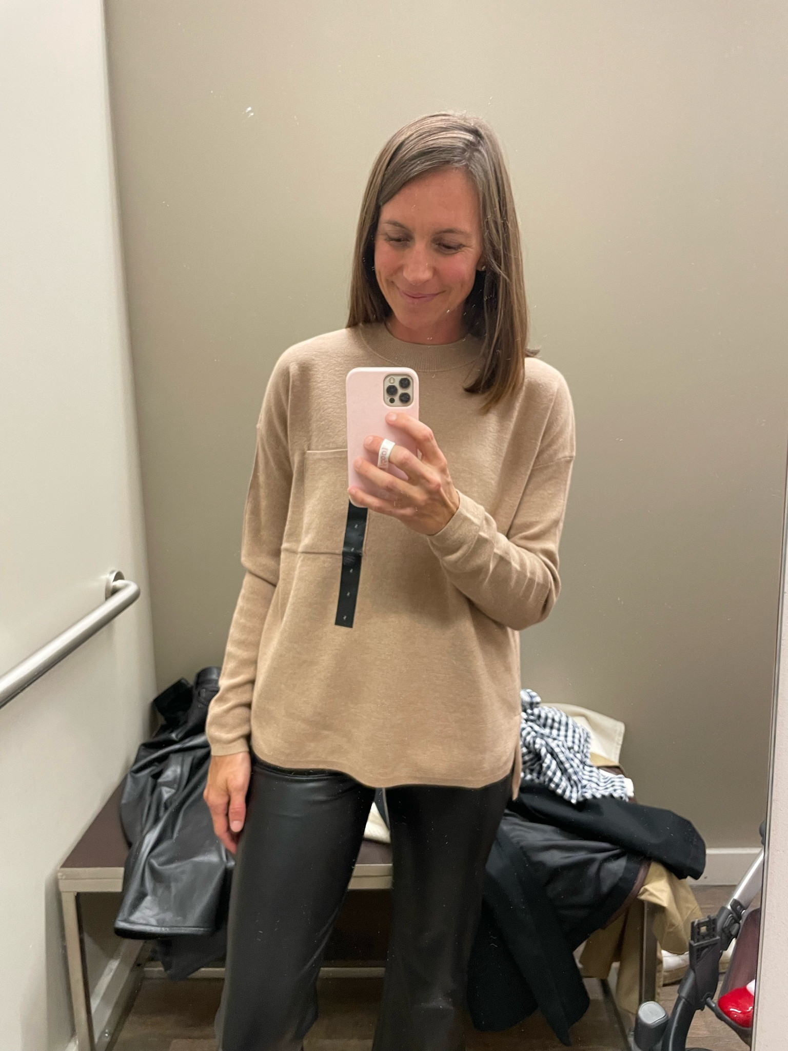 Absolutely loved this sweater, runs true to size. Didn’t get it because I already have a similar one, but was very tempted !