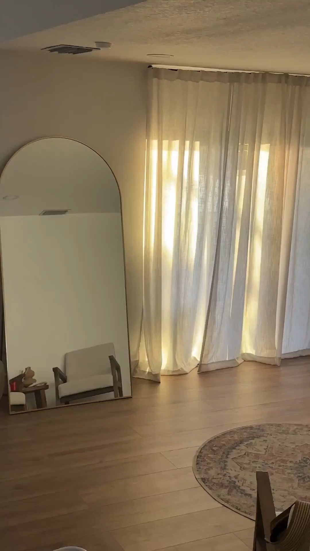 The morning light ✨ 

An arched mirror is always a good way to elevate your space.

Linked similar options that I love.

Neutral home decor, home decor, mirror, home, Kira Abboud 