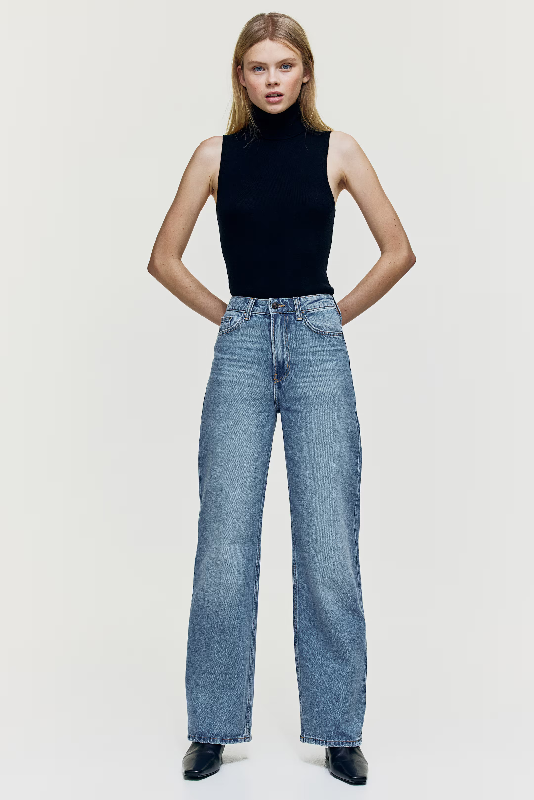 Wide Ultra High Jeans - Light denim blue - Ladies | H&M GB | H&M (UK, MY, IN, SG, PH, TW, HK)