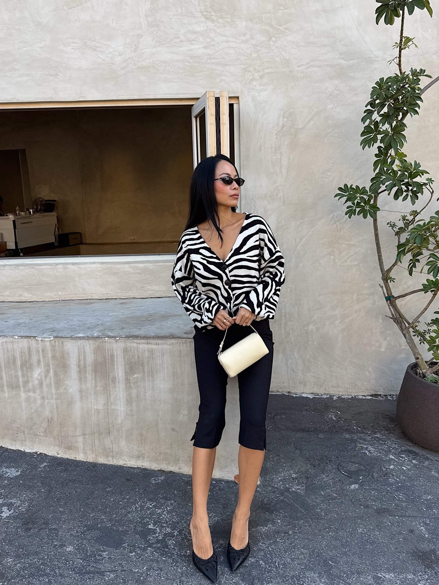 Low-key obsessed with zebra print 🤍🖤 

.
.
.
.
#falloutfits#fallfashioninspo#zebraprint#cardigan#2025fashiontrends#nycoutfits#outfitinspirations#revolveme