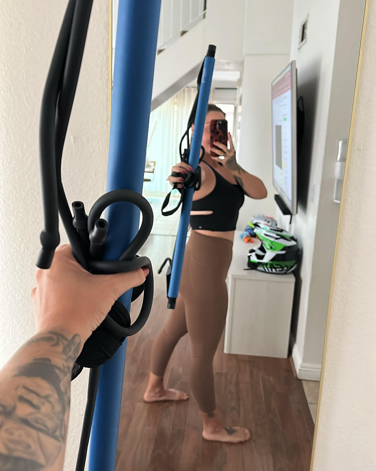 HALARA FIT 🤎🖤


wearing a medium in both and leggings are a 7/8 length 

#LTKStyleTip #LTKActive #LTKSaleAlert