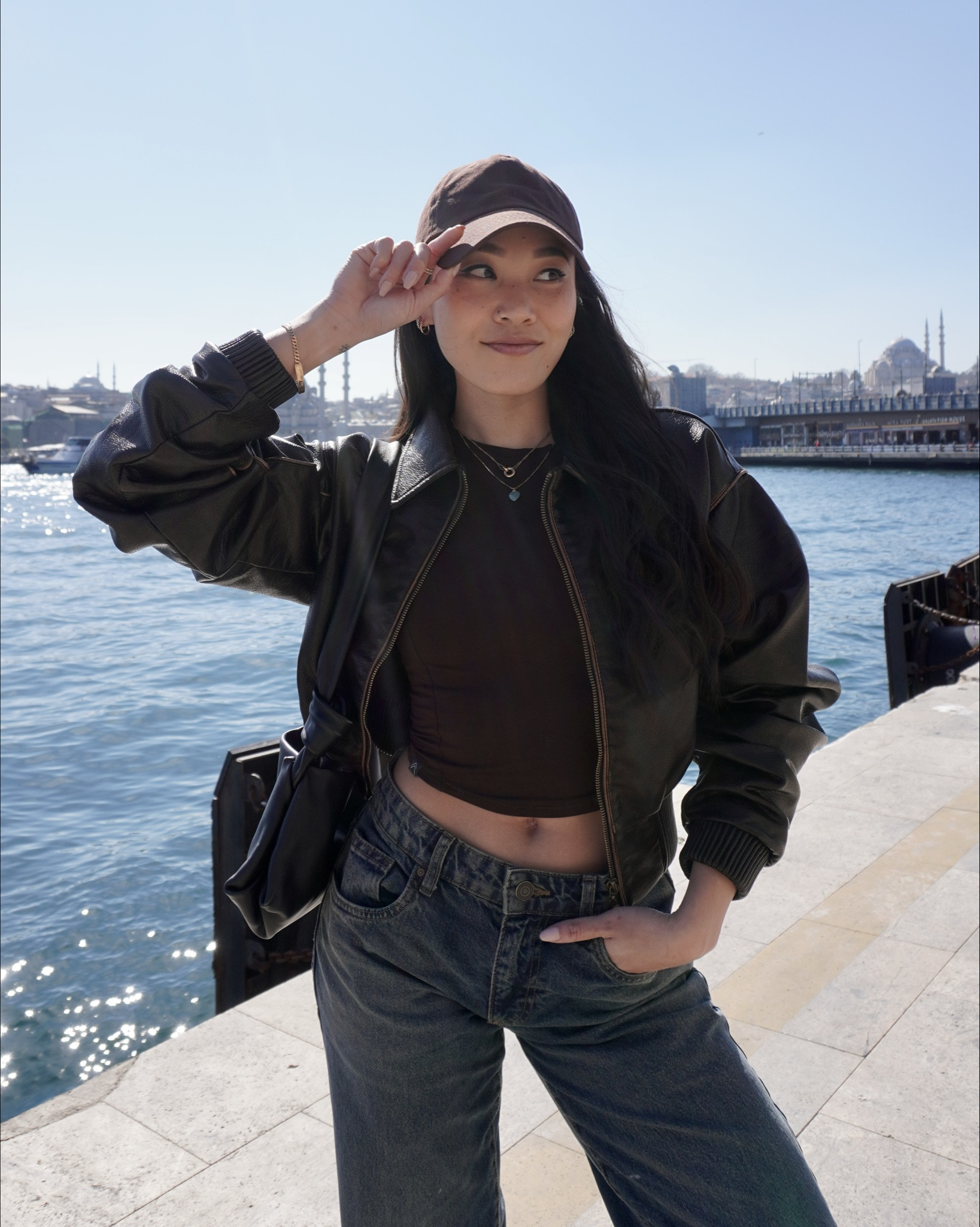 casual (nearly) monochromatic city fit :)
- jacket: white fox (xs/s)
- top: oner active (xs) dc: ‘TRACY’
- hat: Amazon
- bag: local artisan in Peru
- jeans: linked similar but from the same brand -  had them tailored!

for ref: I’m 5’2 with a 25.5” waist, 37” glutes, and have a 30” leg inseam!