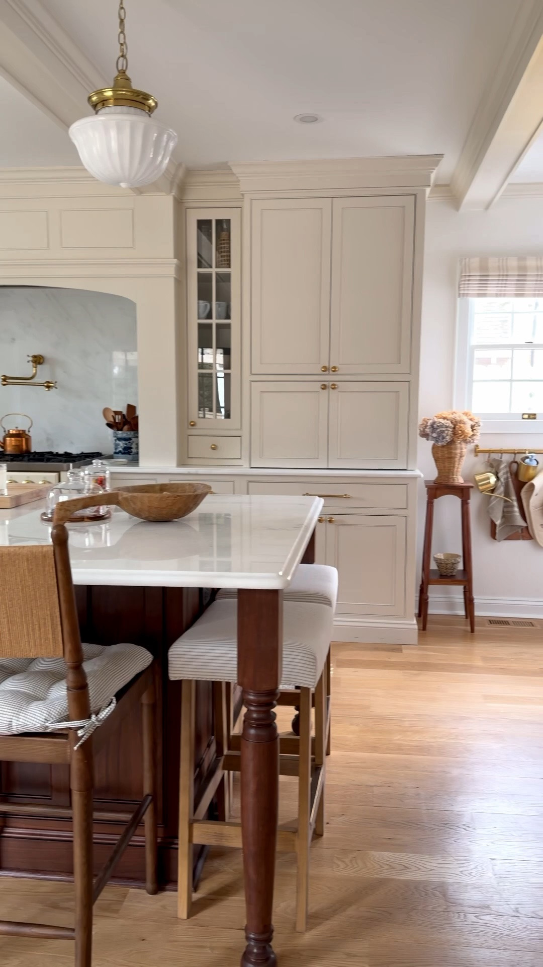 With code MEG, you can get up to 75% off the @selectblinds Memorial Day sale! This is the biggest sale I’ve personally seen, so now is the time to dress up those windows, get better sleep, and make a happier home!

I’ve linked all that are in my home. Comment SHOP and I’ll send them over!
