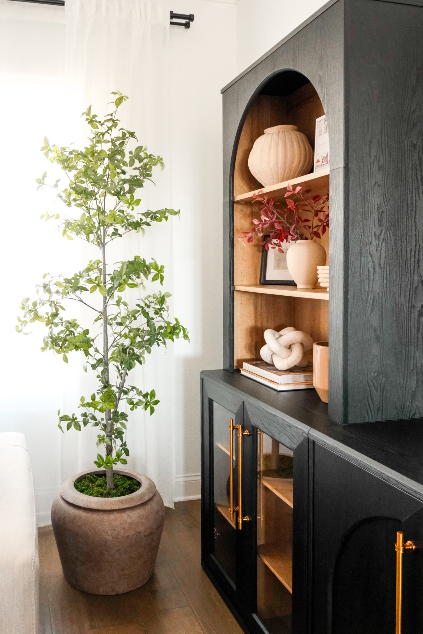 Oversized planter 

#LTKStyleTip #LTKHome