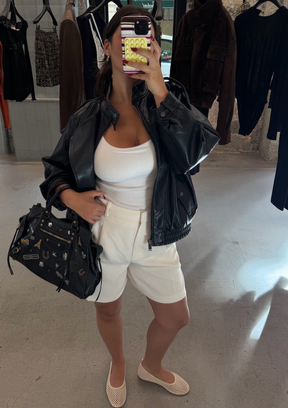 Paris Outfit: Casual Shopping Outfit 

 