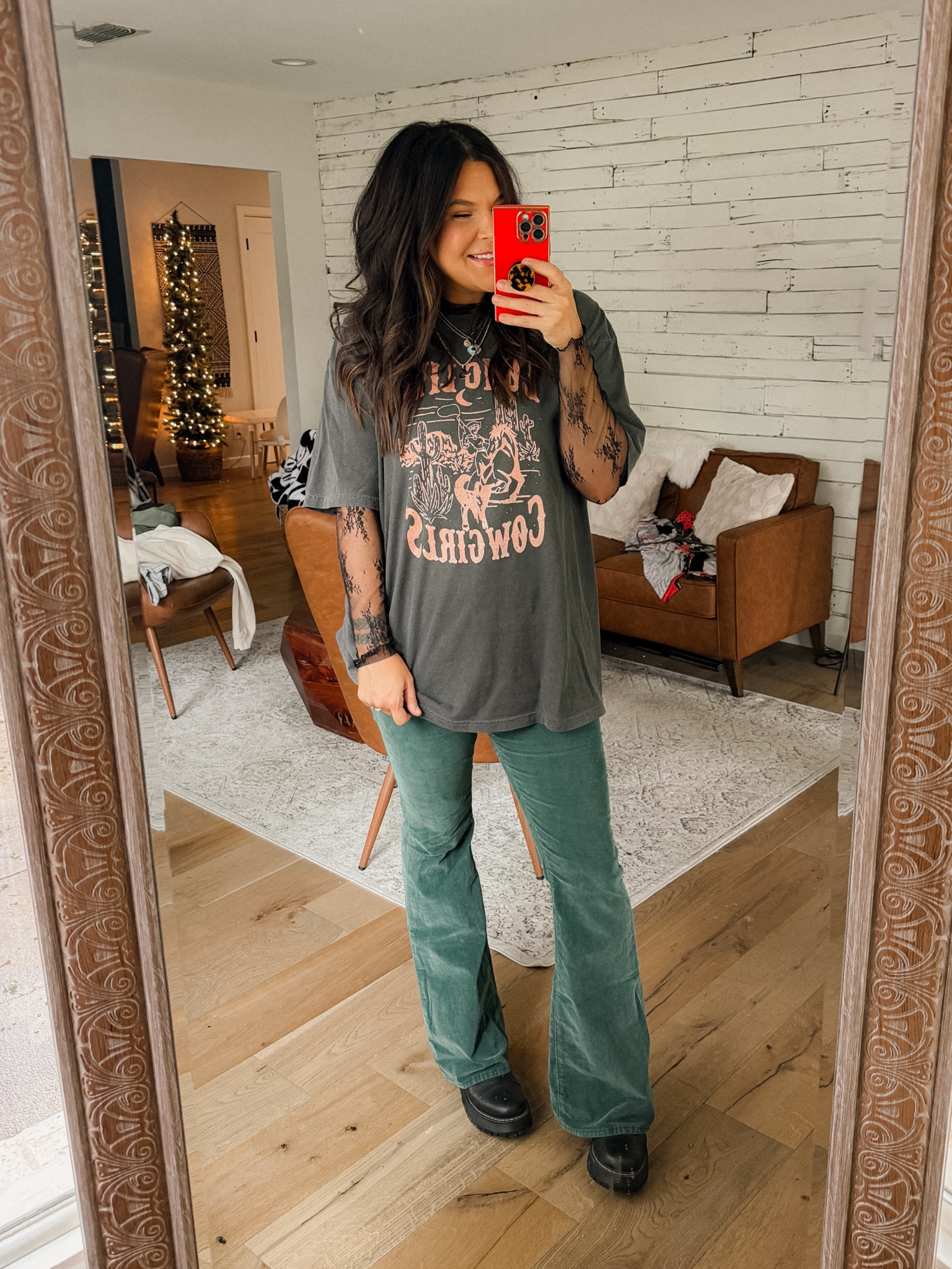 Free People Cord Flares: Size 30
I am normally a 10/12, postpartum im more a 12/14. These work for sizes 10-14

Tee: XXL (use code: BWC20)
Amazon Lace shirt: XL
Boots: TTS


#LTKfindsunder50 #LTKstyletip #LTKmidsize