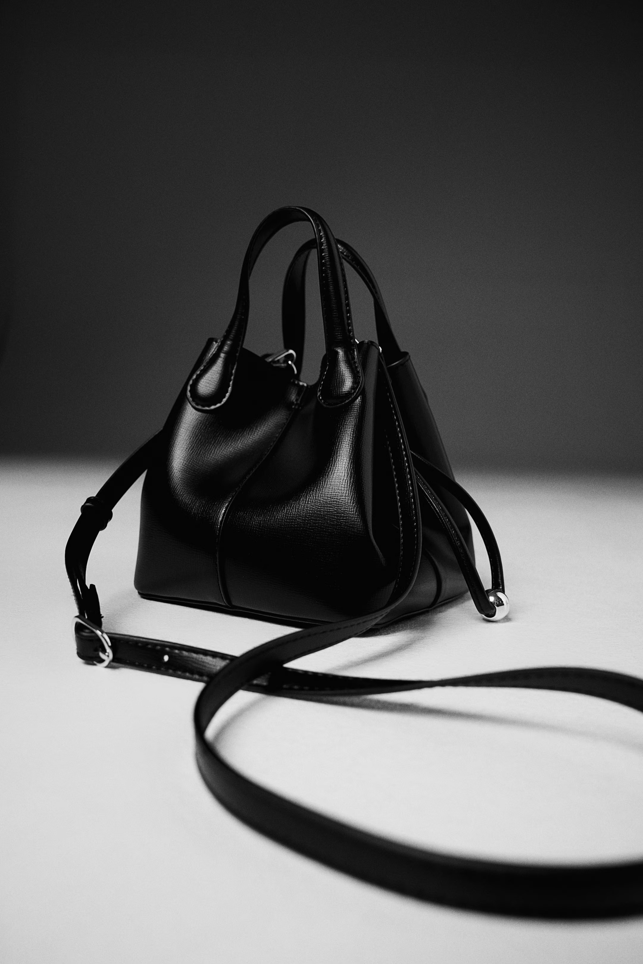 Crossbody bucket bag | H&M (UK, MY, IN, SG, PH, TW, HK)