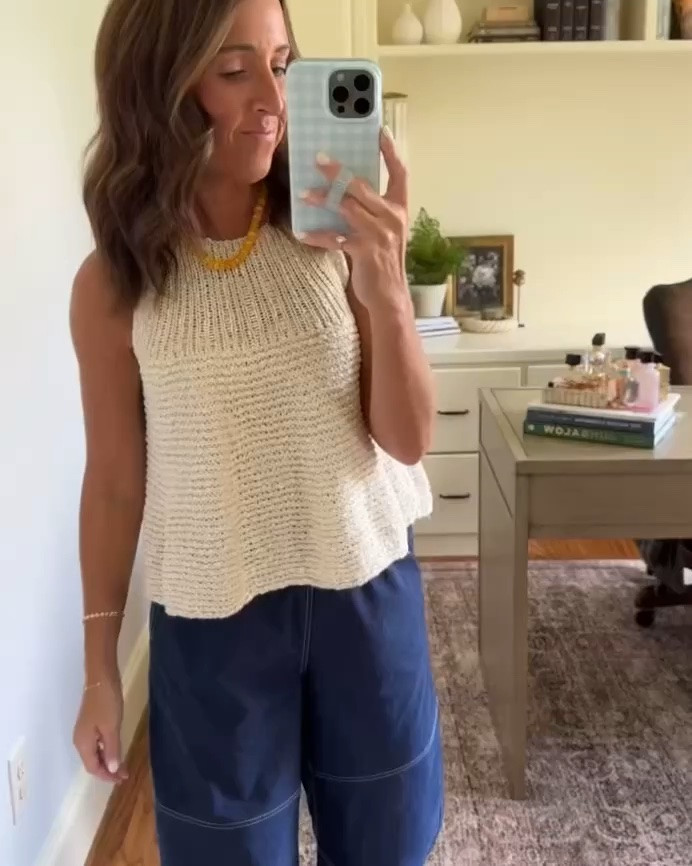 Contrast stitch barrel pants. Aerie. 
Size XS reg. Tank XS.

#LTKootd #LTKSeasonal #LTKSaleAlert