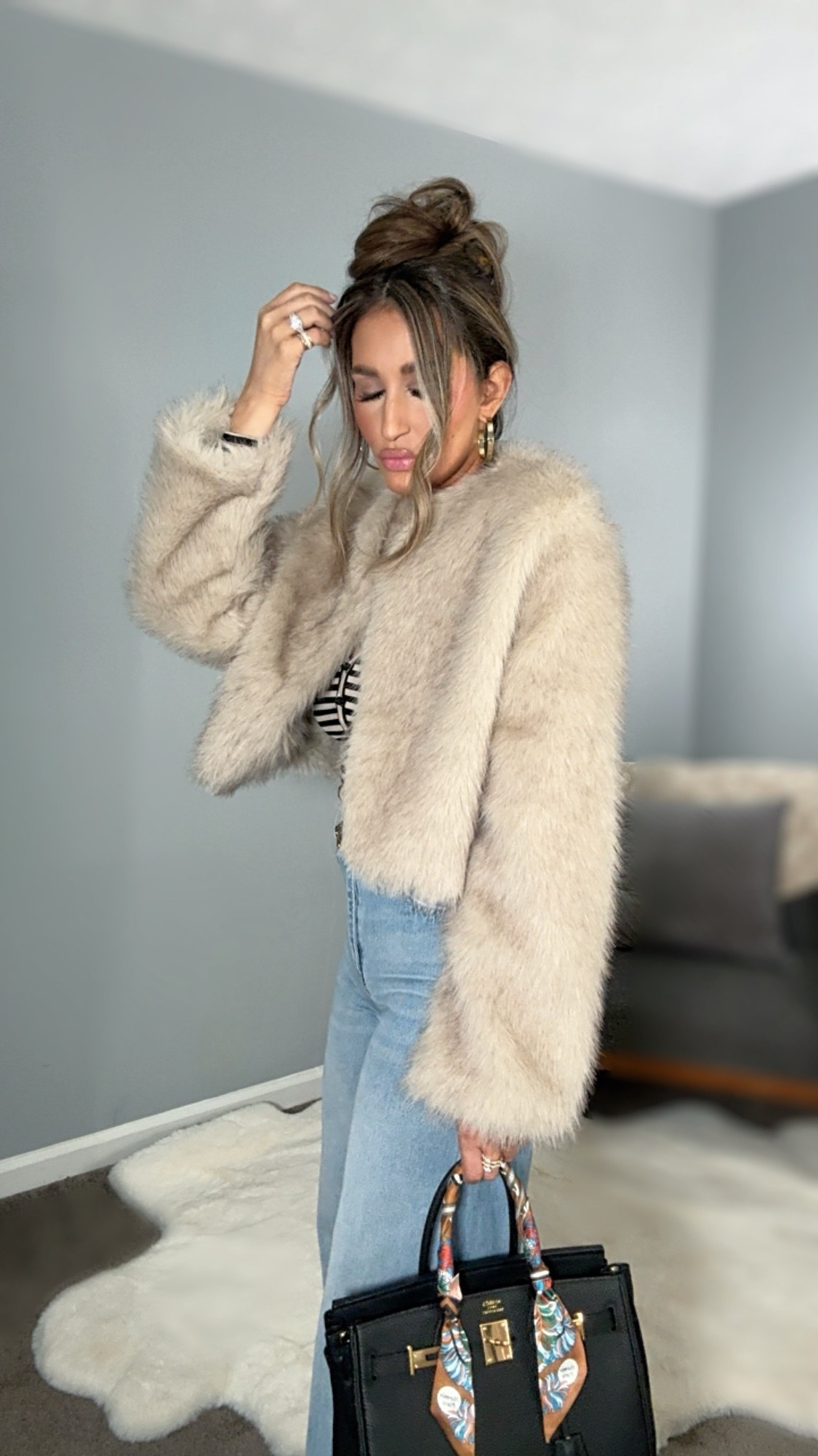 $26 faux fur! Extra long sleeves

I’m wearing Large 

#LTKSaleAlert #LTKFindsUnder50 #LTKgrwm