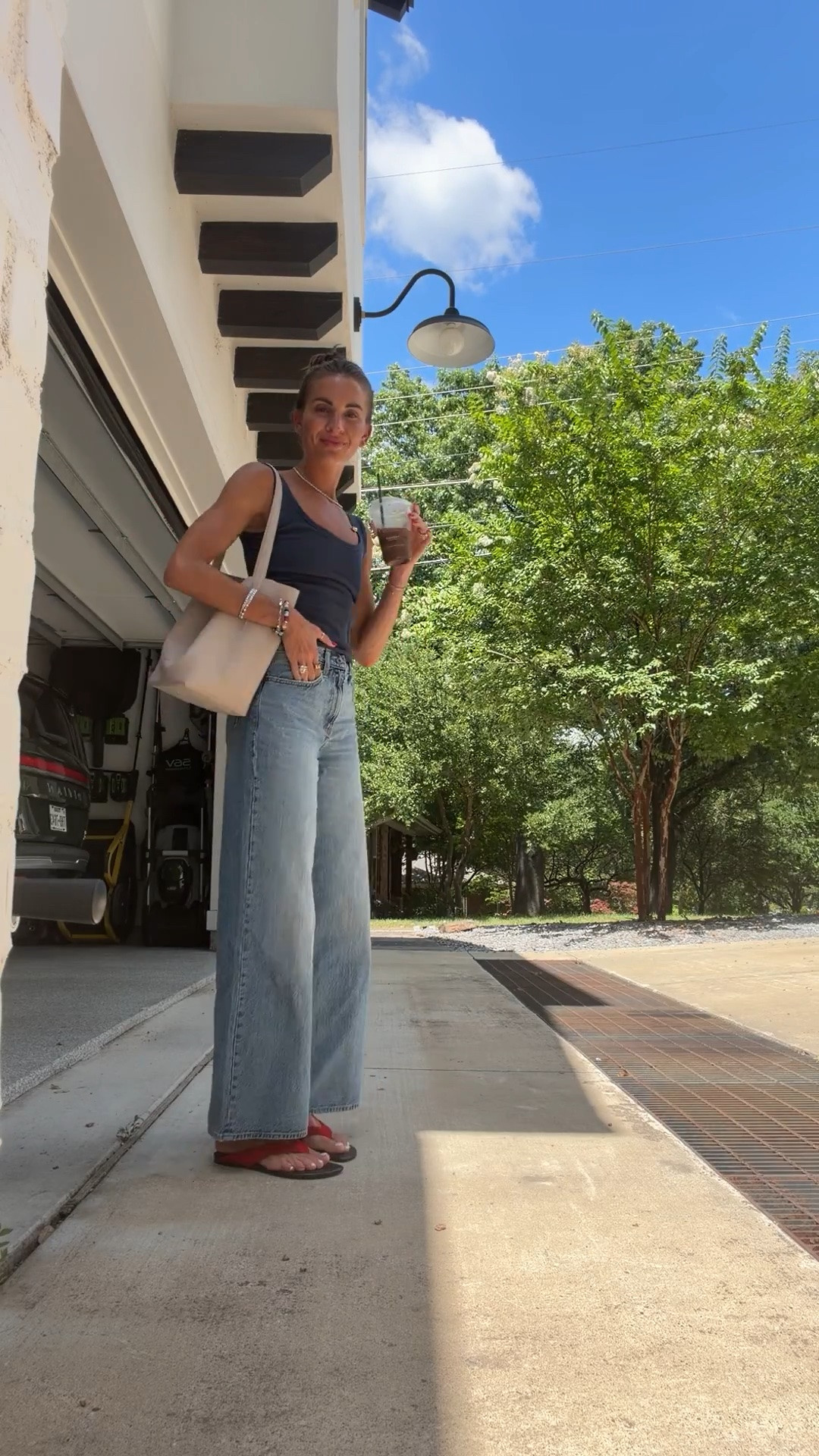 Wide leg jeans + scoop neck tank both on sale!! 🙌🏼