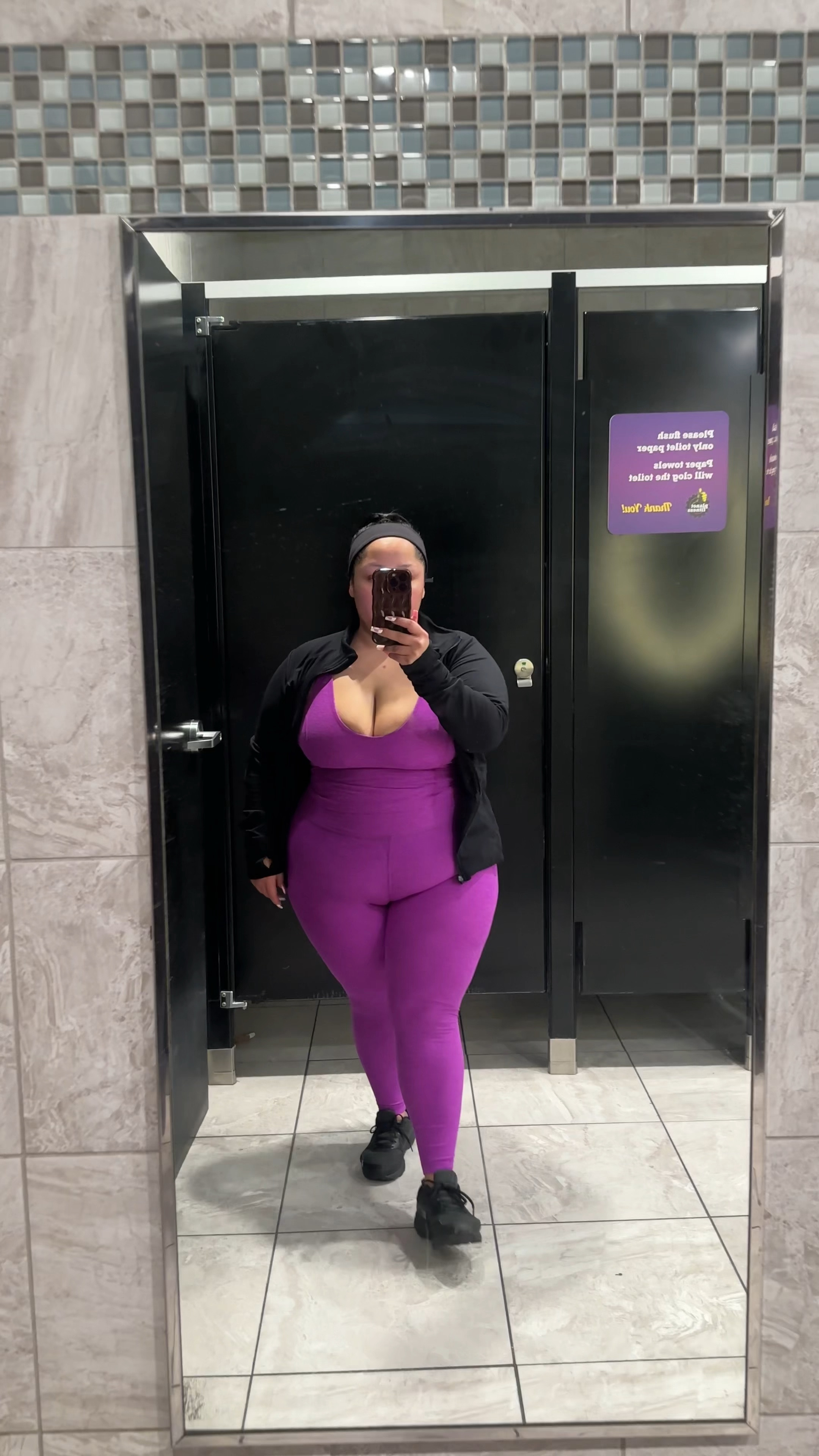 Favorite gym sets as a plus size girl 

Purple set size xl runs true to size and the MATERIALLL GWWWORL it’s amazingly soft! 

Navy blue top size xl & xxl bottoms for reference I’m a dd and I think I could have even done the large for a better compression but the xl top still doesn’t fit bad. The bottoms run true to size 

Green set size xxl their sizing is UK so for reference if you’re a true size 18 that wears xxl you might wanna get the xxxl if youre between a 16-18 you can do the xxl on their site 

#LTKfitness #LTKplussize