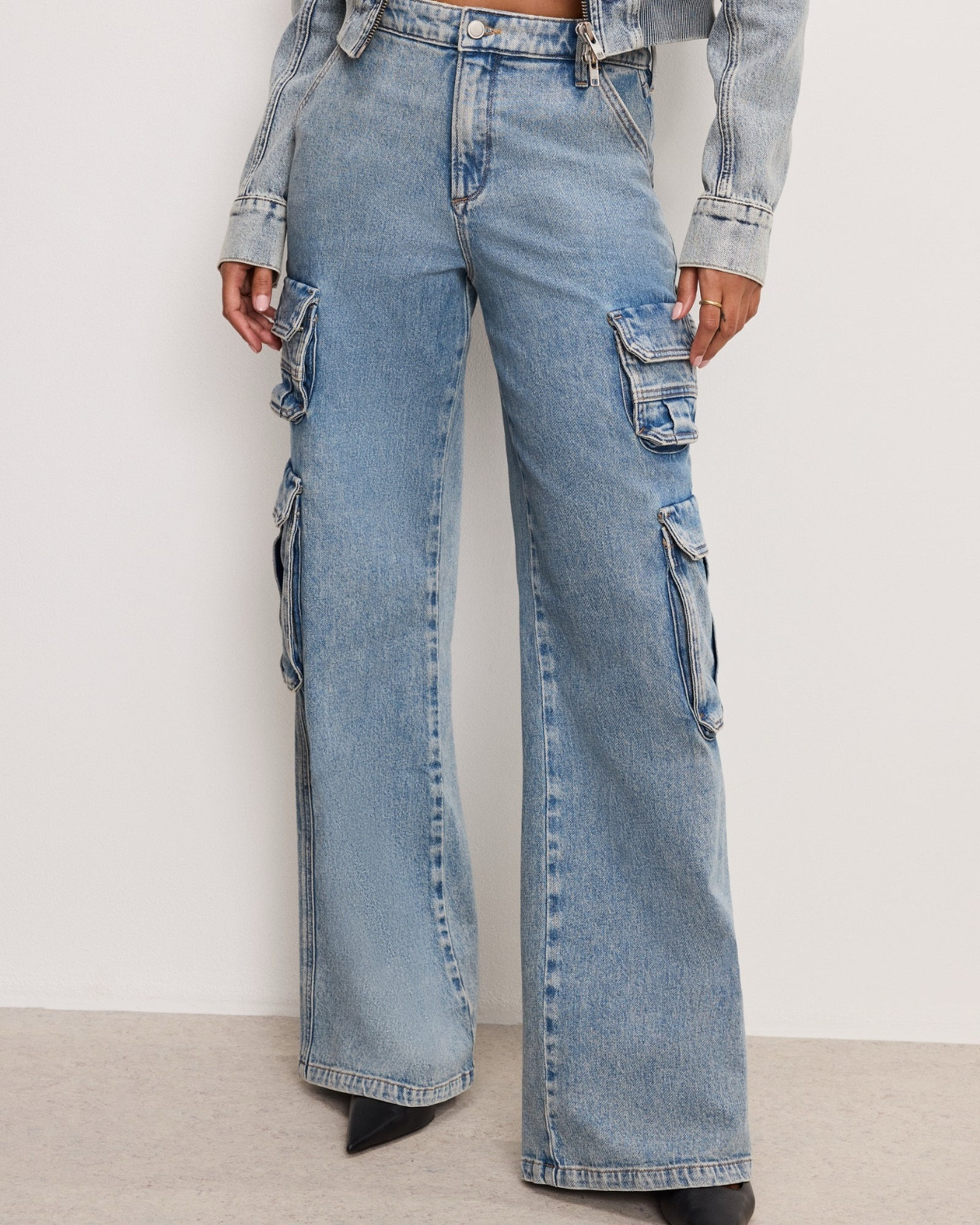 I have been waiting patiently on some Good American Cargos - they just don’t miss! I didn’t get the last denim pair, but I won’t miss out on these! The inseam is 38 inches - GOOD AMERICAN loves the tall girls! 🤭

#LTKMidsize #LTKStyleTip #LTKPlusSize
