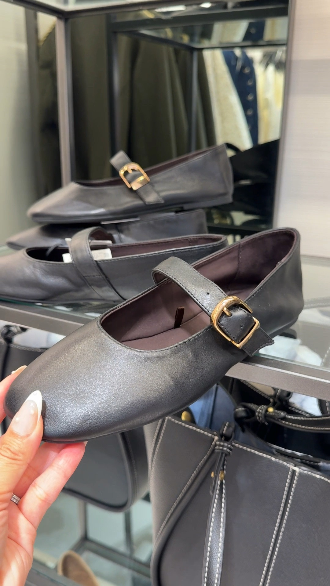 Buttery soft black ballet flats

#LTKPetite #LTKWorkwear #LTKootd