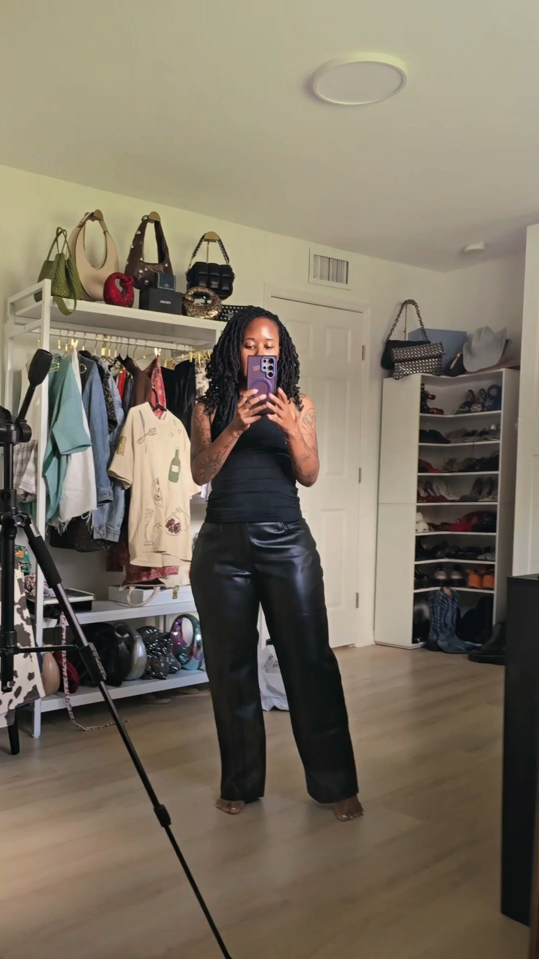 I am wearing a size 29 extra short in these Abercrombie faux leather baggy low rise pants 

