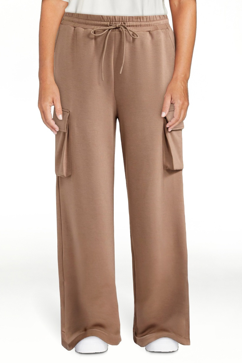 Scoop Women’s and Women’s Plus Scubaknit Wide Leg Cargo Sweatpants, Sizes XS-4X | Walmart (US)