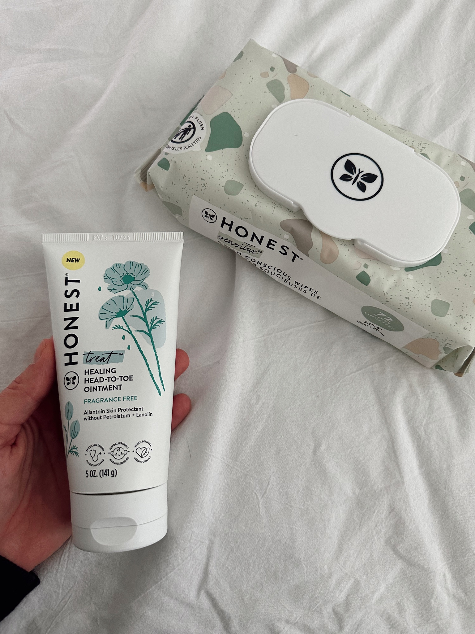 #ad These wipes 🤝🏼 Cold weather 🤝🏼 skincare 🤝🏼 Head to Toe Healing Ointment = ❤️@Target @Honest #HonestAmbassador #Target #TargetPartner @Shop.LTK #liketkit
