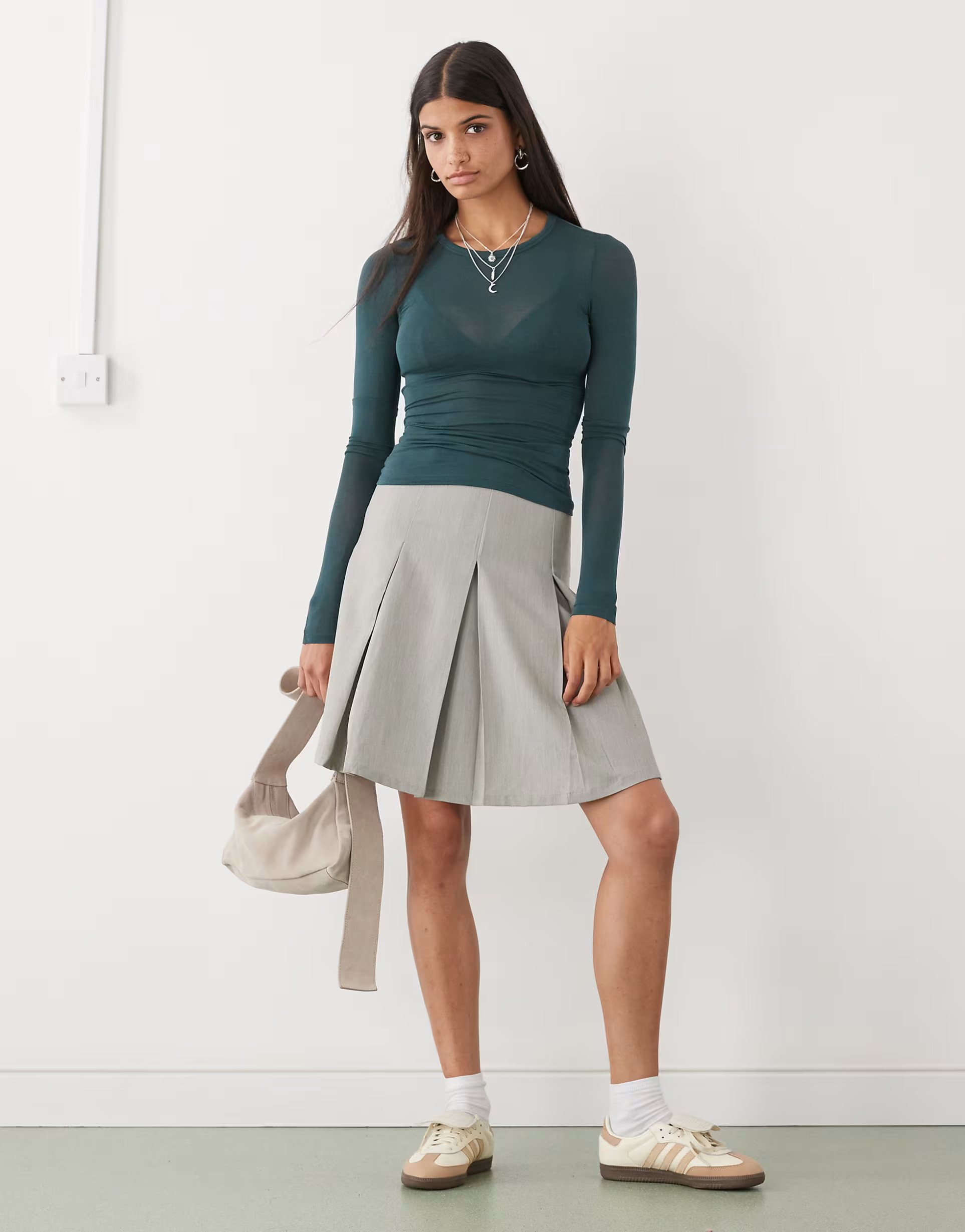 Weekday - Zacht semi-doorschijnend T-shirt met lange mouwen in donkergroen, exclusief bij ASOS | ... | ASOS (Global)