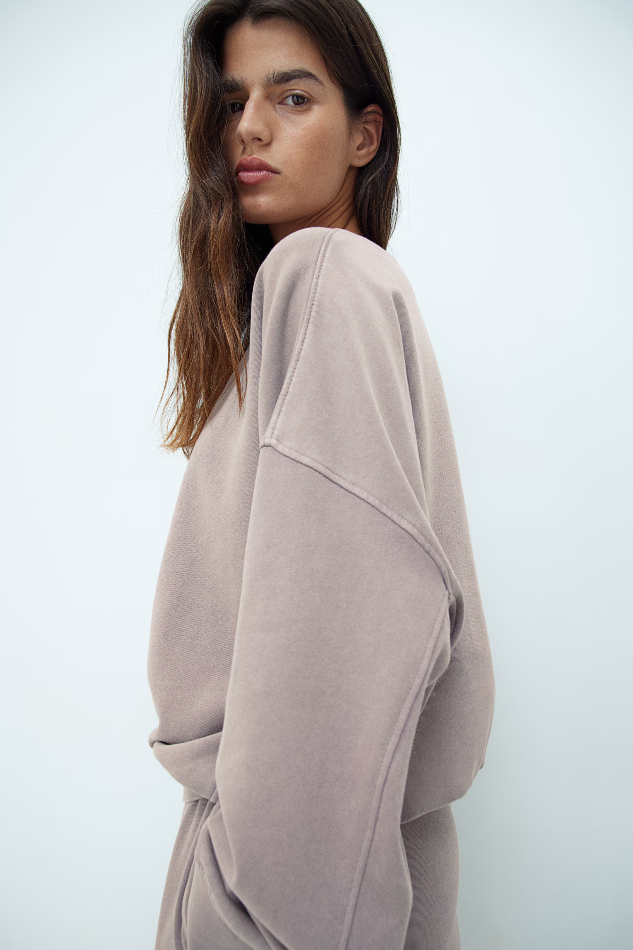 Oversized sweatshirt - Round neck - Long sleeve - Light grey - Ladies | H&M GB | H&M (UK, MY, IN, SG, PH, TW, HK)