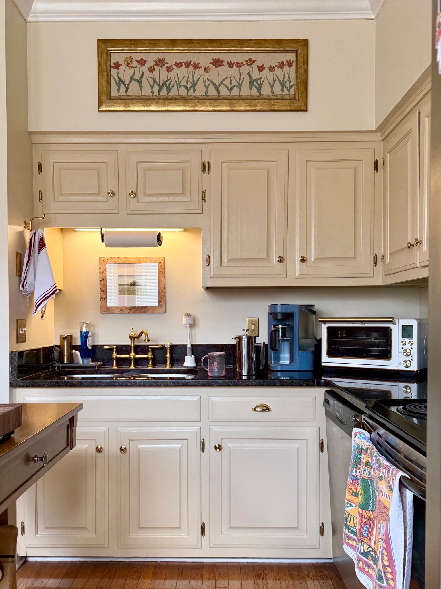 Kitchen hardware links! ✨

#cozykitchen #kitcheninspo #kitchendecor #kitchenfinds

#LTKdayinmylife #LTKmorningroutine #LTKHome