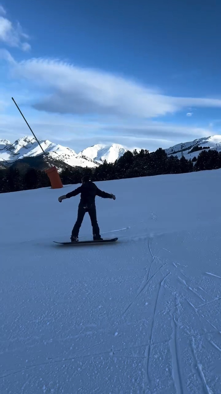 Cheers to the best skiing yet!! I just wish I could feel my legs!! 

#baqueria #baqueriaberet #skiing #snowboading #wintersports