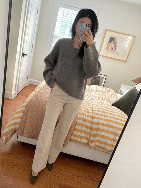 Perfect wool trousers from Sezane helping me feel pulled together even in Boston’s freezing cold temps 🥶 


Sweater: Old And Other Stories
Pants: Sezane, true to size (I’m wearing the size 2)
Shoes: Vintage (I got these 6 years ago for ONE DOLLAR at a thrift store and they are by far my most comfy heels I love them!)



#LTKSeasonal #LTKworkwear #LTKstyletip