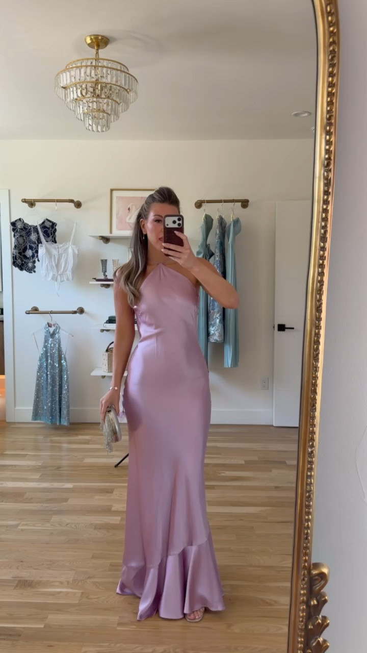 purple halter amazon wedding guest, spring and destination looks

electric picks: emerson20
divi: emerson15

Wearing my usual 2 

Wedding guest
Formal event
Black tie
Fur
Pearls 
Sequin Pants
Cocktail
Sequin
Tiered
Special occasion
Holiday party


#LTKSeasonal #LTKootd #LTKWedding