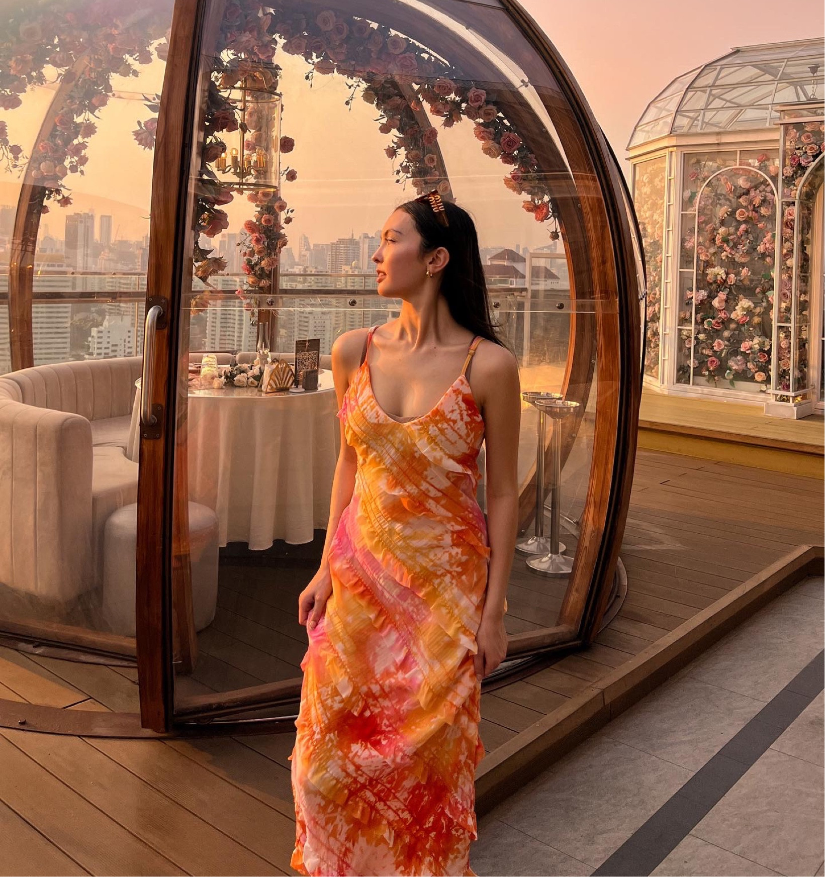 Princess Polly code: ANYA20

sunset color midi dress, ruffled dress, orange sundress, tortoise sunglasses, gold earrings

#LTKtravel #LTKAsia #LTKSeasonal