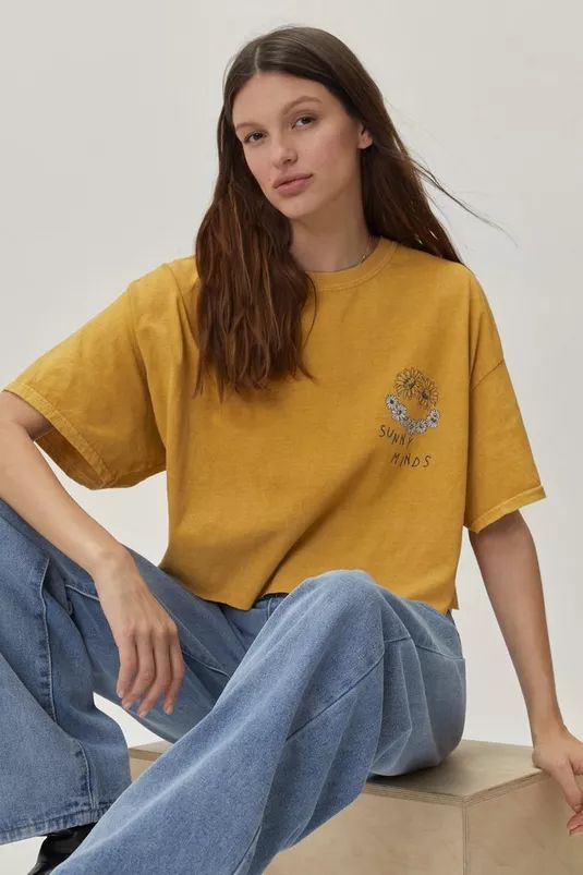 Cropped Cut Off Crew Neck Graphic T-Shirt | Nasty Gal (US)