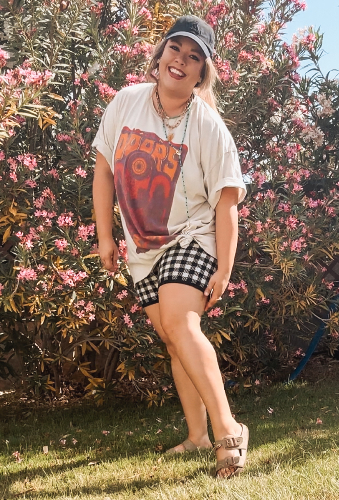 Comfy grungy look for me, please  

#LTKcurves